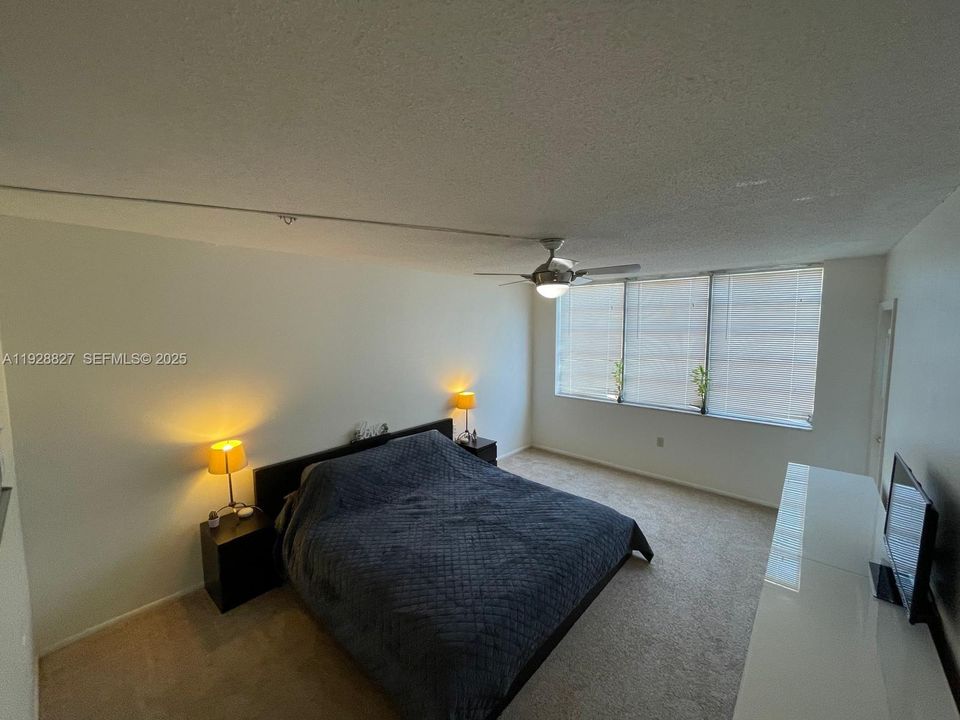For Sale: $144,500 (1 beds, 1 baths, 1036 Square Feet)