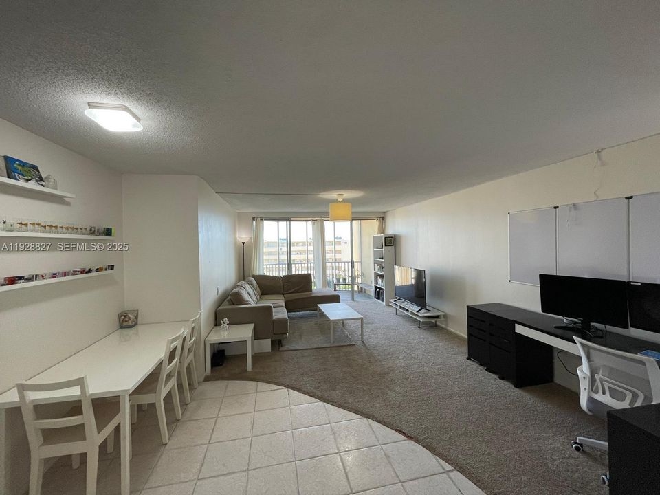 For Sale: $144,500 (1 beds, 1 baths, 1036 Square Feet)