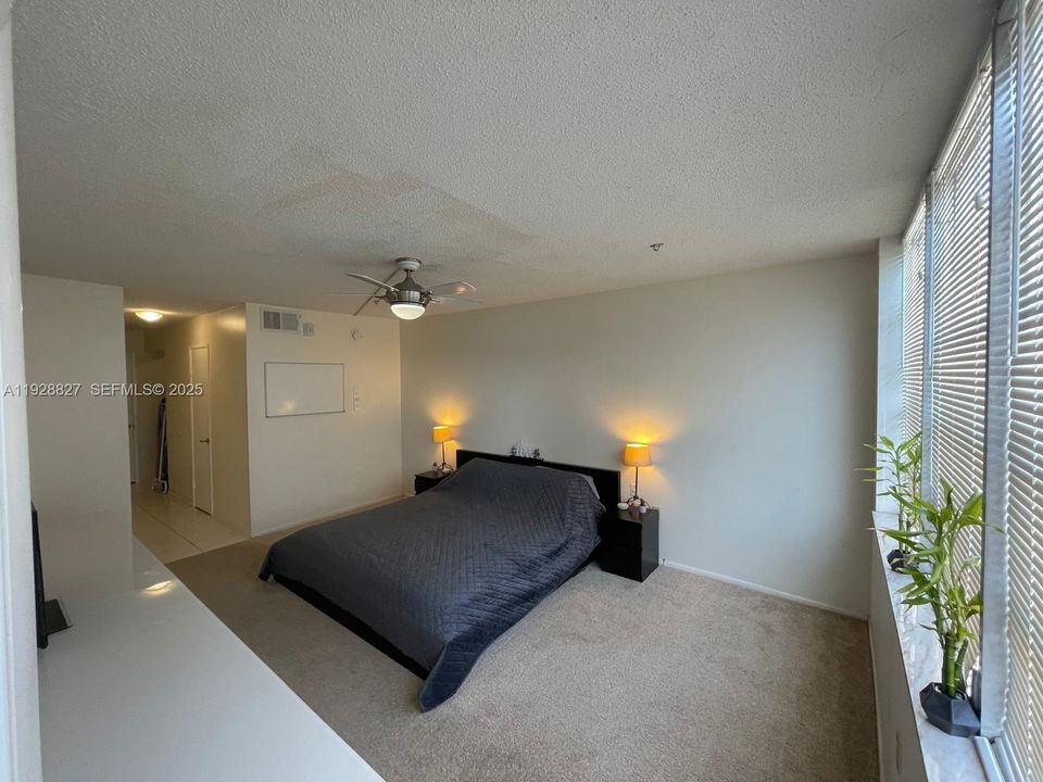 For Sale: $144,500 (1 beds, 1 baths, 1036 Square Feet)