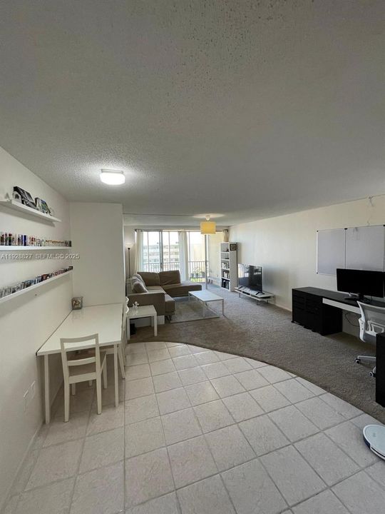 For Sale: $144,500 (1 beds, 1 baths, 1036 Square Feet)
