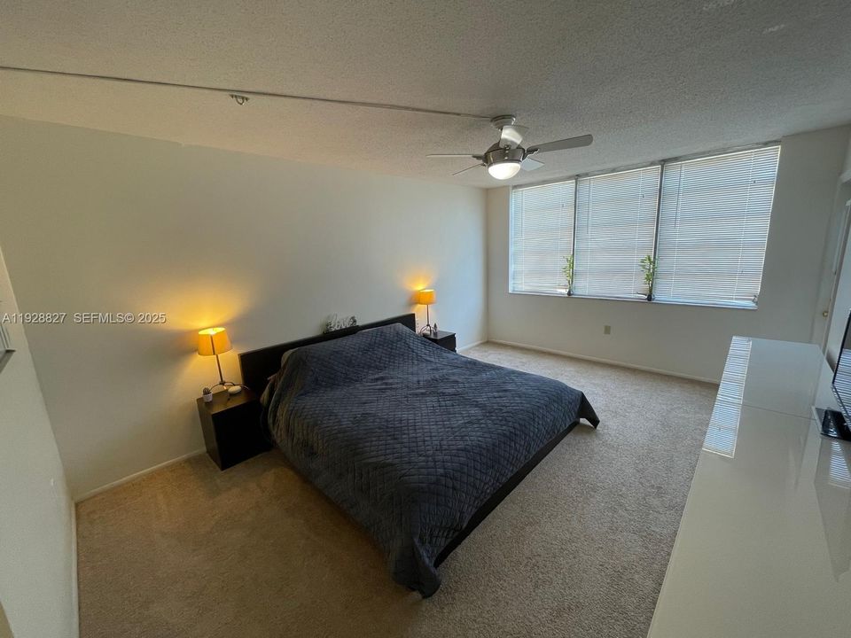 For Sale: $144,500 (1 beds, 1 baths, 1036 Square Feet)