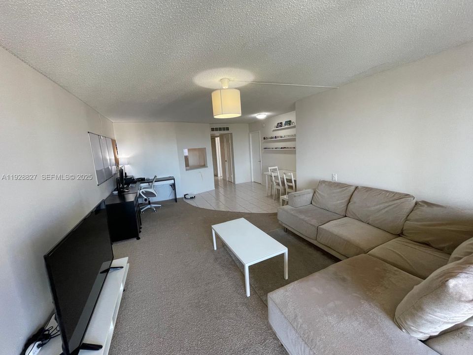 For Sale: $144,500 (1 beds, 1 baths, 1036 Square Feet)