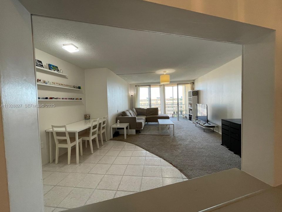 For Sale: $144,500 (1 beds, 1 baths, 1036 Square Feet)