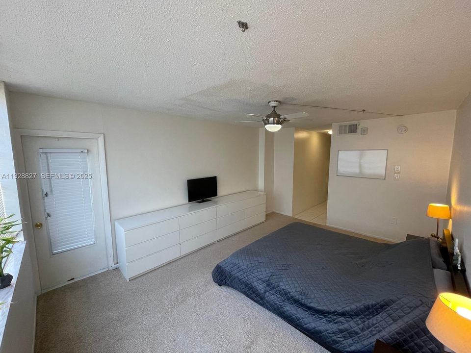 For Sale: $144,500 (1 beds, 1 baths, 1036 Square Feet)