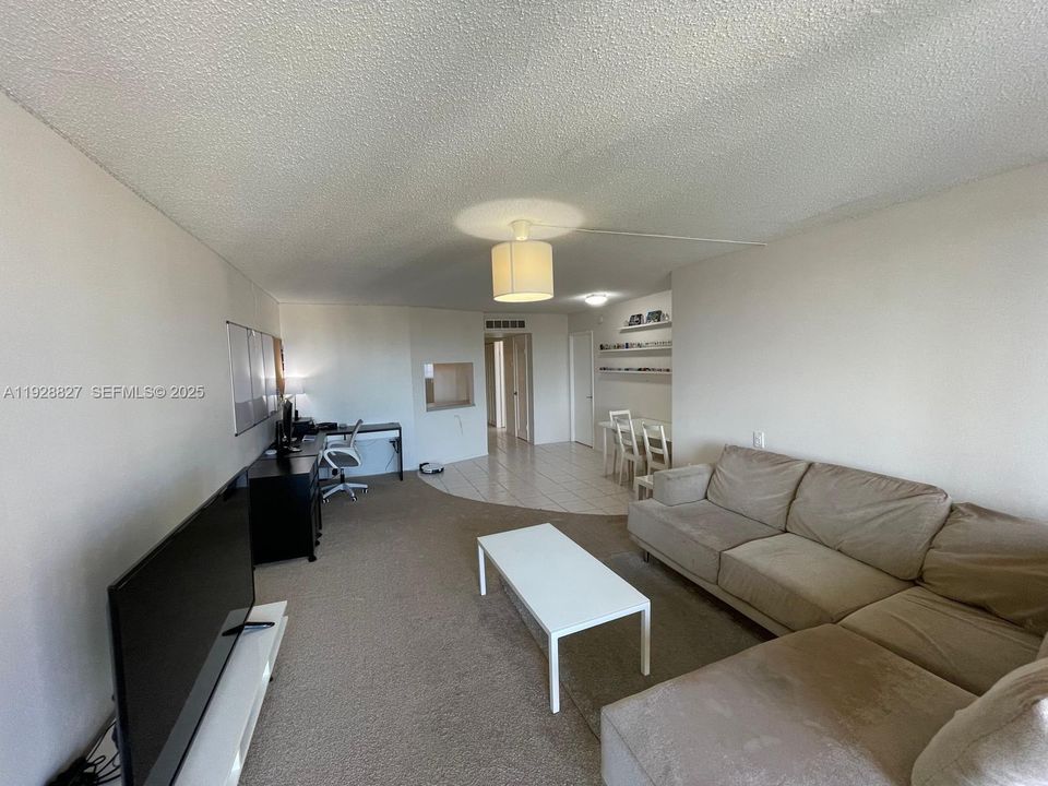 For Sale: $144,500 (1 beds, 1 baths, 1036 Square Feet)