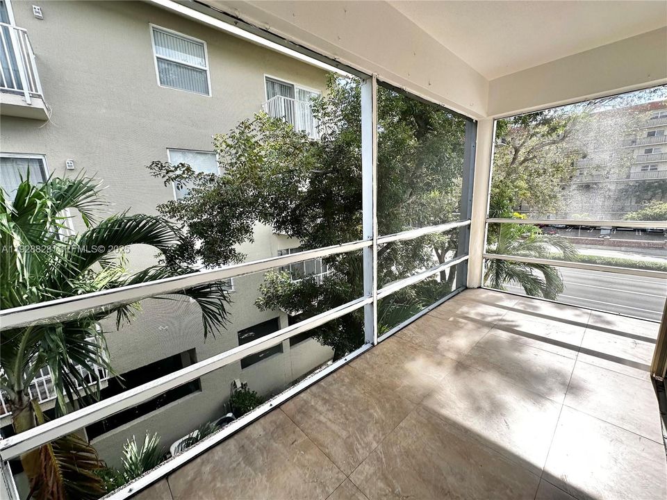 В аренду: $1,900 (2 спален, 2 ванн, 945 Квадратных фут)