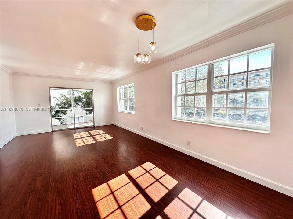 В аренду: $1,900 (2 спален, 2 ванн, 945 Квадратных фут)