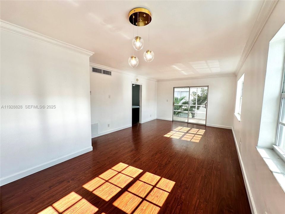 В аренду: $1,900 (2 спален, 2 ванн, 945 Квадратных фут)