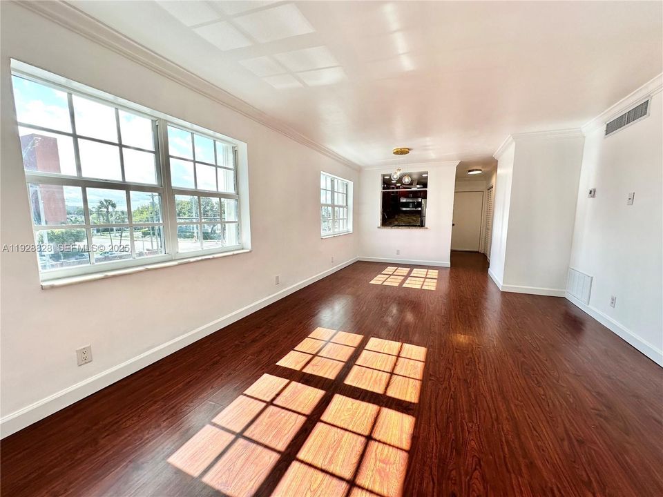 В аренду: $1,900 (2 спален, 2 ванн, 945 Квадратных фут)