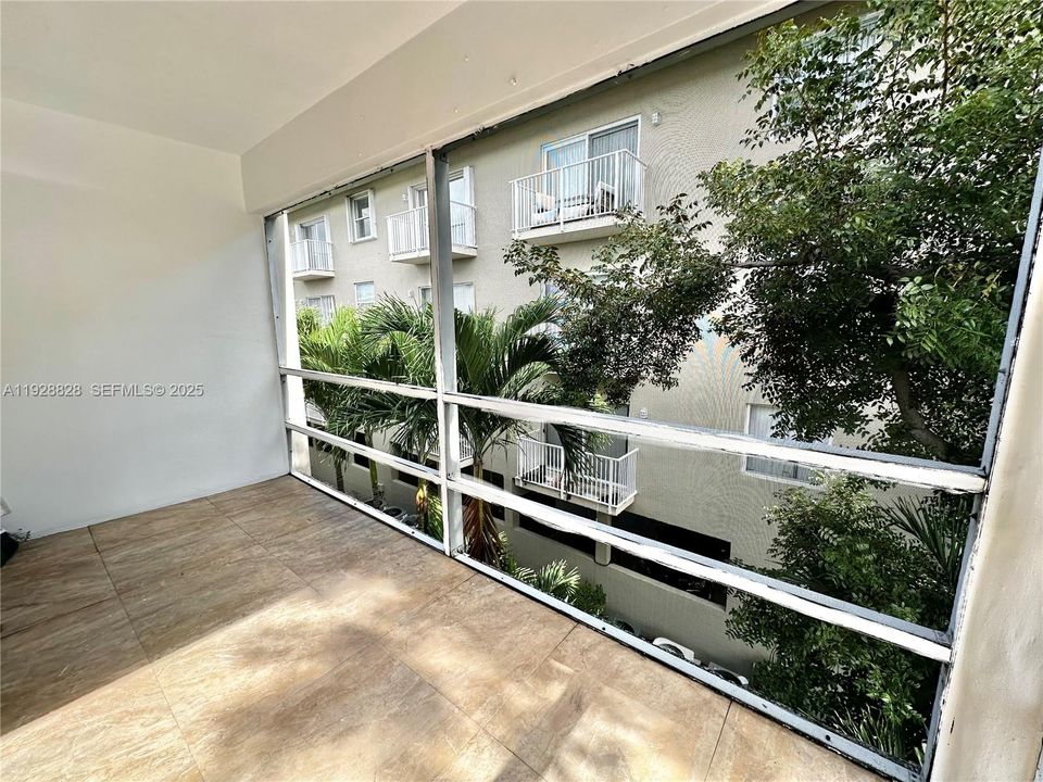 В аренду: $1,900 (2 спален, 2 ванн, 945 Квадратных фут)