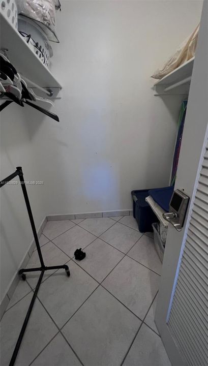 For Rent: $3,700 (2 beds, 2 baths, 1040 Square Feet)