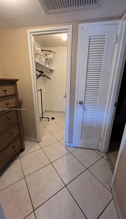 For Rent: $3,700 (2 beds, 2 baths, 1040 Square Feet)