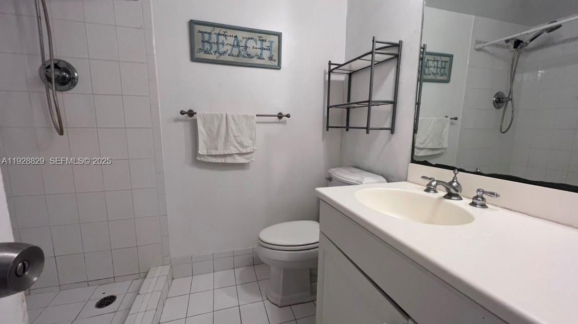 For Rent: $3,700 (2 beds, 2 baths, 1040 Square Feet)