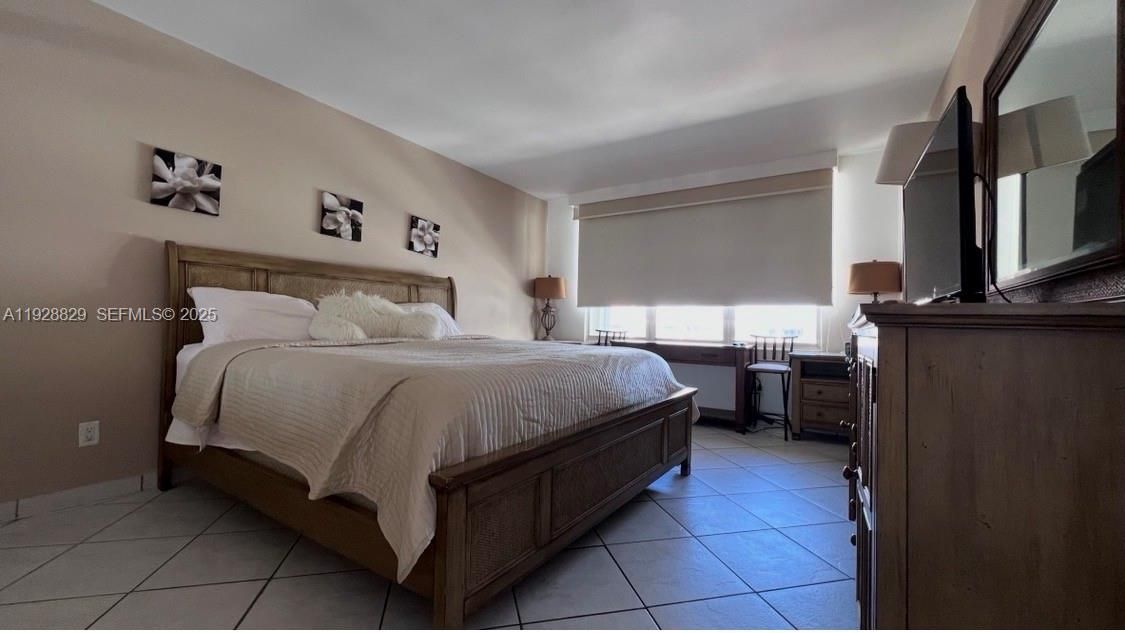 For Rent: $3,700 (2 beds, 2 baths, 1040 Square Feet)