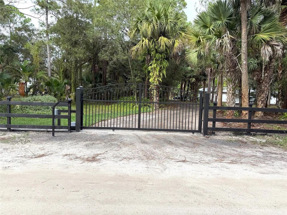 Gate