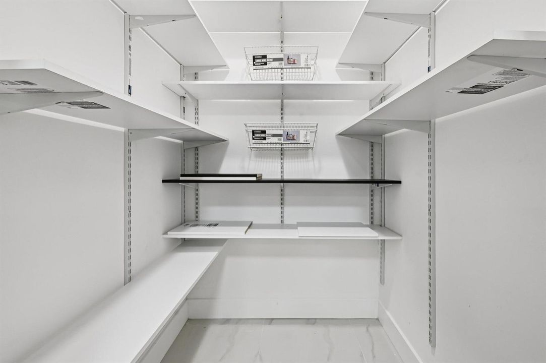 5225 closet3
