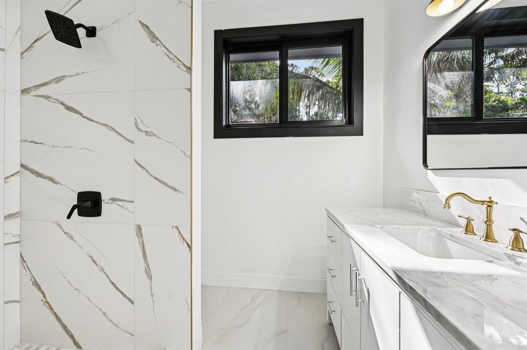 5225 guest bathbath6