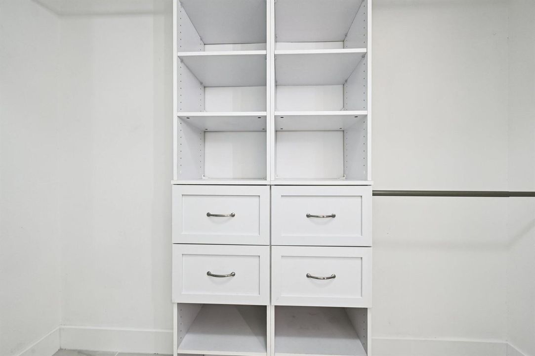 5225 closet2