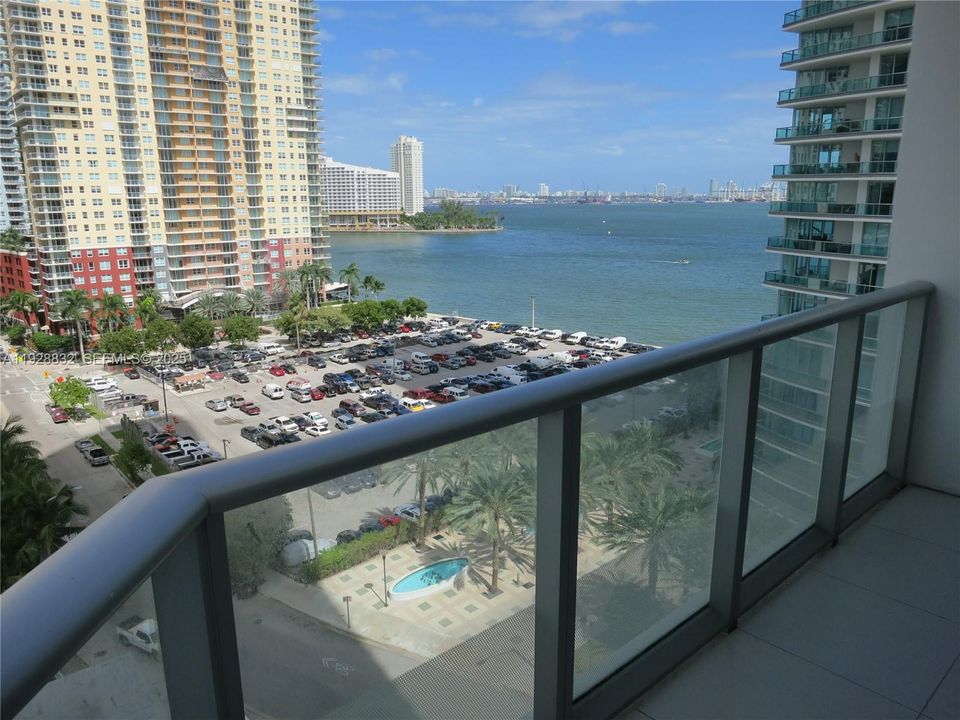 For Sale: $535,000 (1 beds, 1 baths, 644 Square Feet)