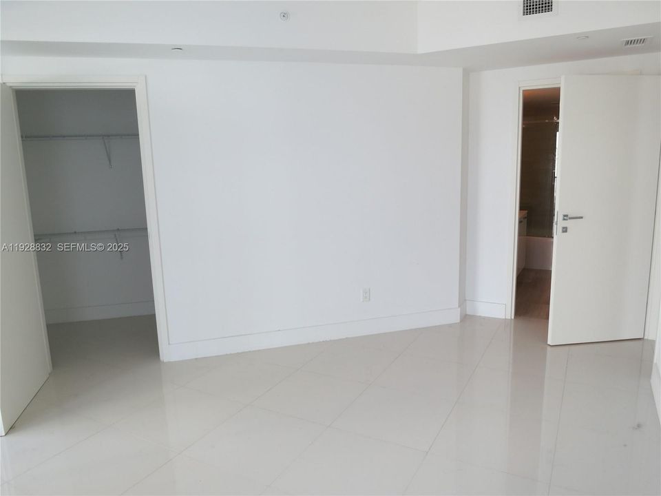 For Sale: $535,000 (1 beds, 1 baths, 644 Square Feet)