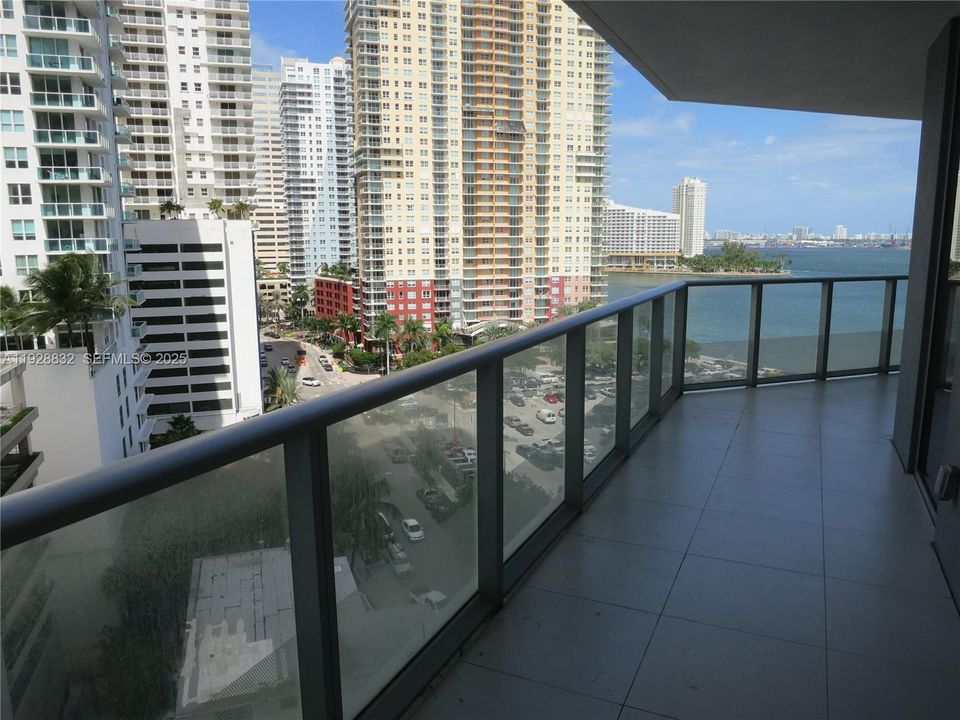 For Sale: $535,000 (1 beds, 1 baths, 644 Square Feet)