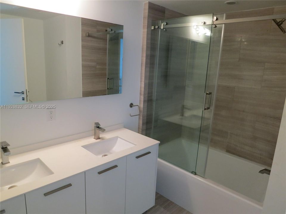 For Sale: $535,000 (1 beds, 1 baths, 644 Square Feet)