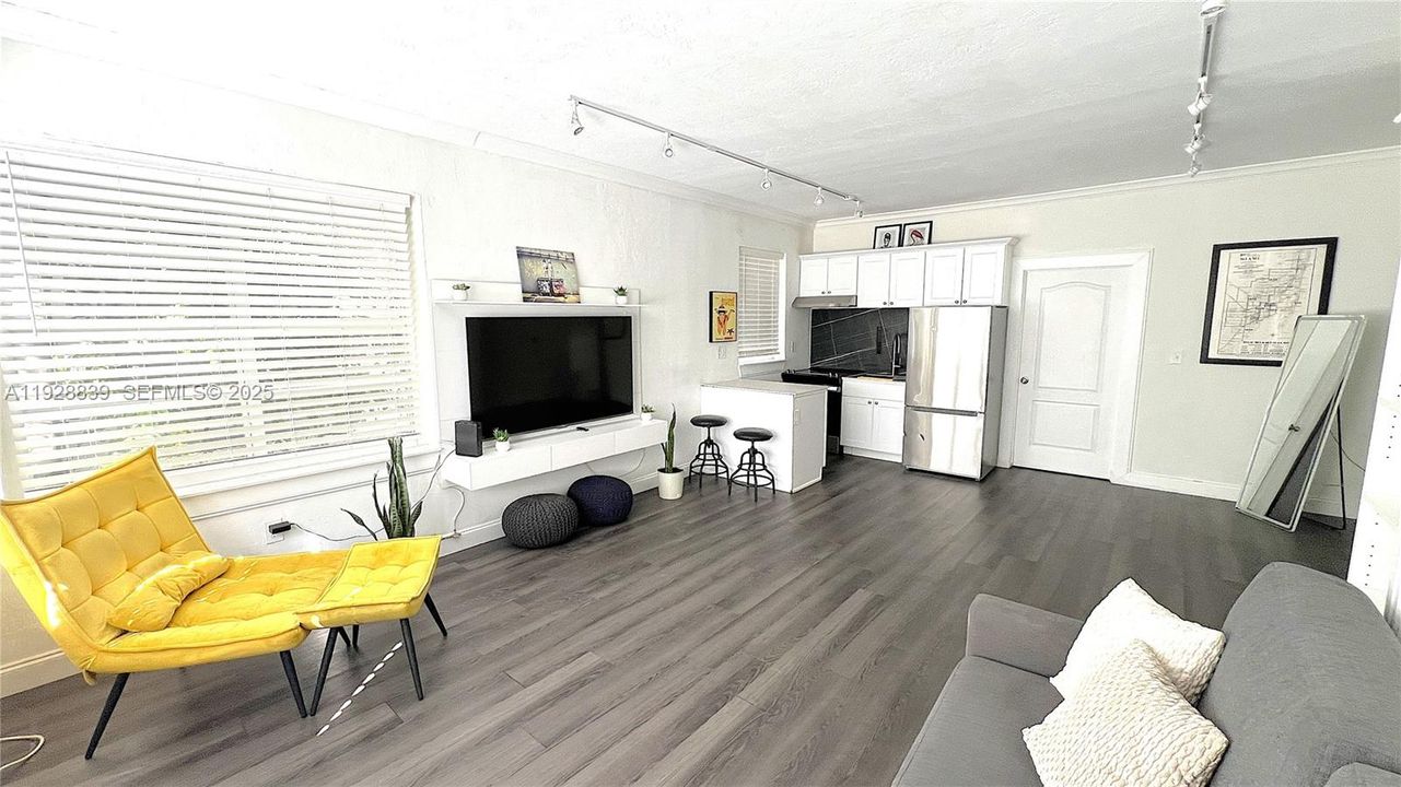 出租: $1,800 (1 贝兹, 1 浴室, 0 平方英尺)