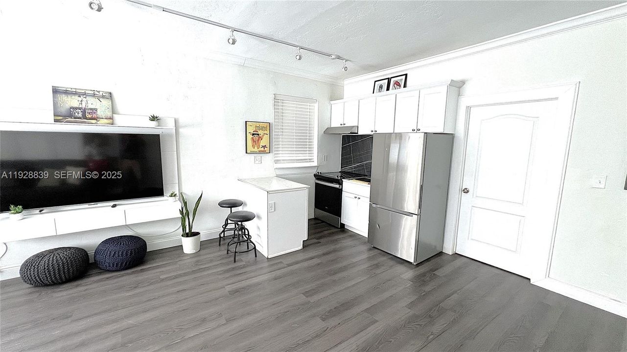 出租: $1,800 (1 贝兹, 1 浴室, 0 平方英尺)