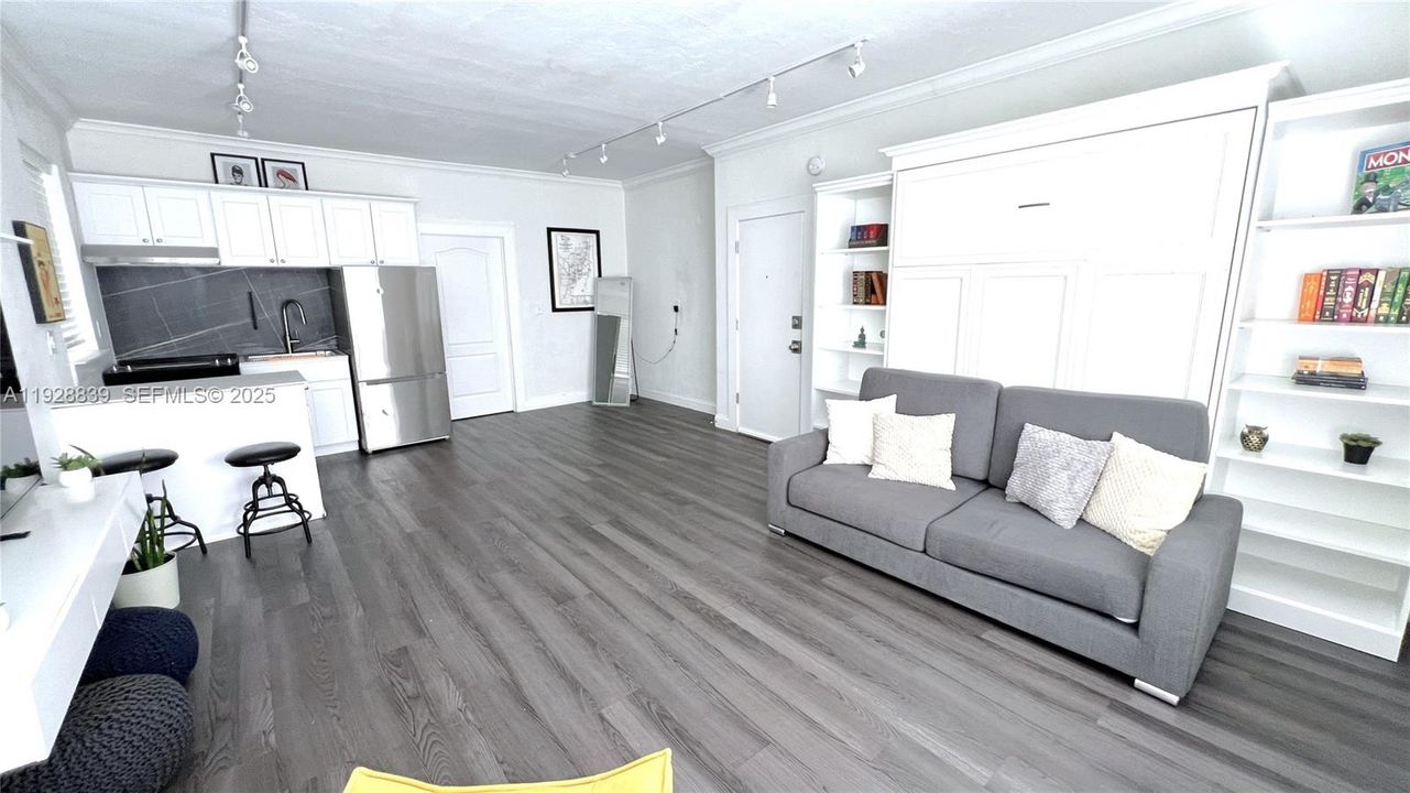 出租: $1,800 (1 贝兹, 1 浴室, 0 平方英尺)