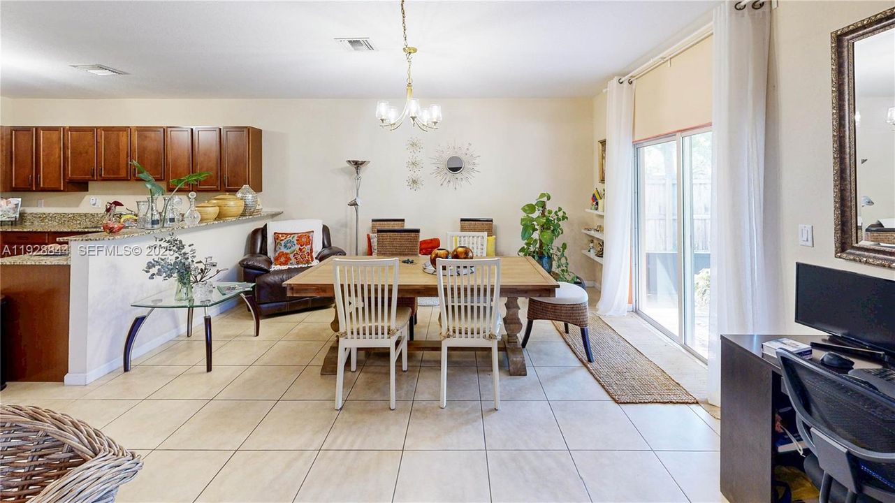 待售: $520,000 (3 贝兹, 2 浴室, 1800 平方英尺)