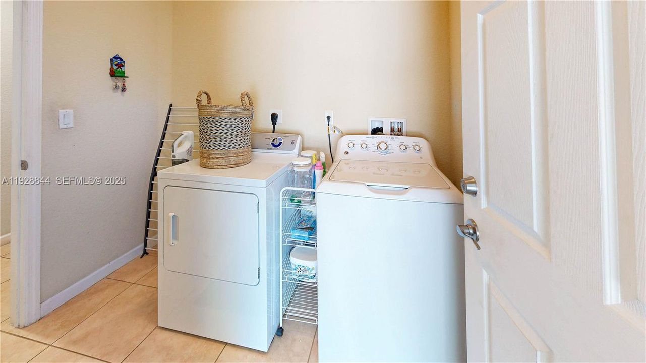 待售: $520,000 (3 贝兹, 2 浴室, 1800 平方英尺)