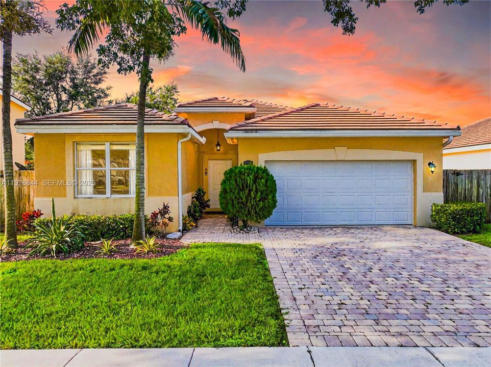 待售: $520,000 (3 贝兹, 2 浴室, 1800 平方英尺)