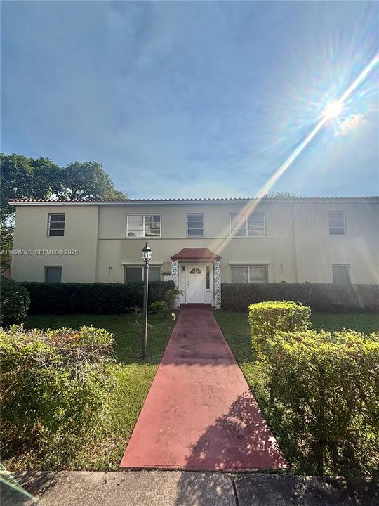 For Rent: $2,275 (2 beds, 1 baths, 3834 Square Feet)