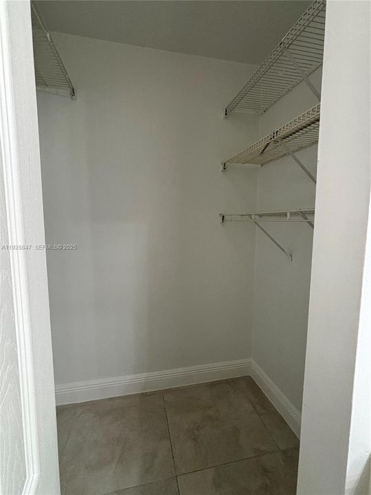 Walking Closet