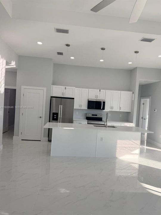 В аренду: $2,800 (3 спален, 2 ванн, 0 Квадратных фут)