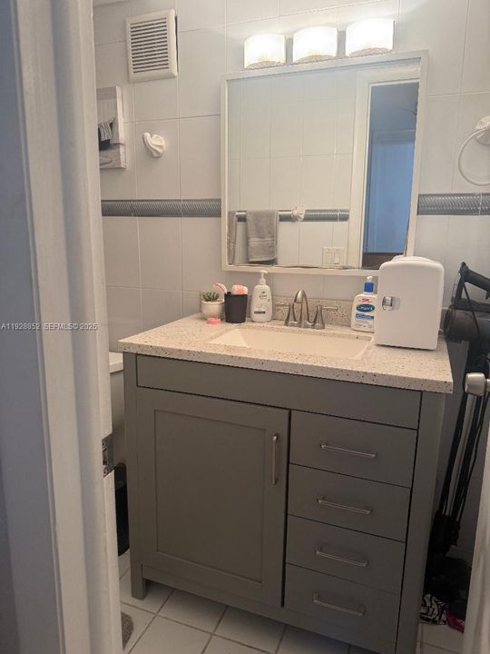 На продажу: $324,500 (2 спален, 2 ванн, 937 Квадратных фут)