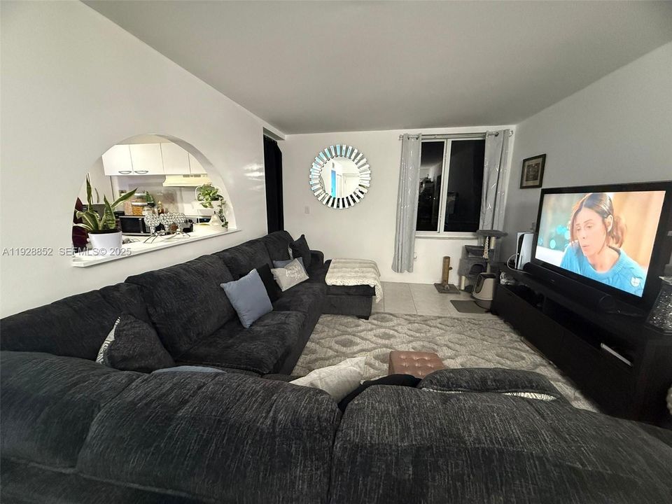 На продажу: $324,500 (2 спален, 2 ванн, 937 Квадратных фут)