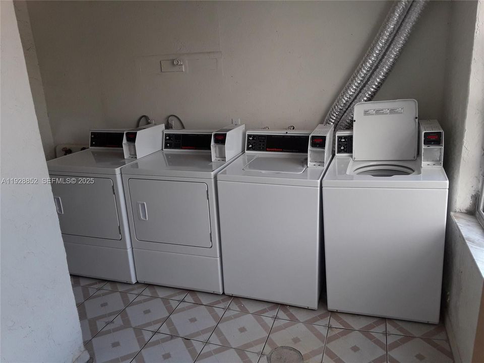 На продажу: $324,500 (2 спален, 2 ванн, 937 Квадратных фут)