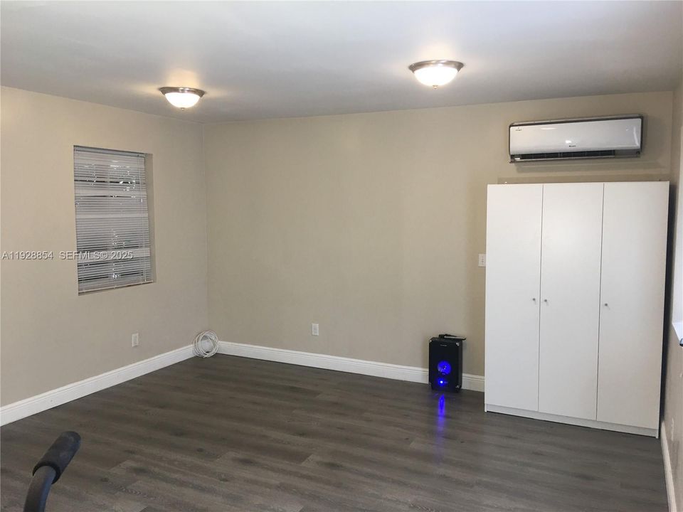 For Rent: $1,575 (0 beds, 1 baths, 420 Square Feet)