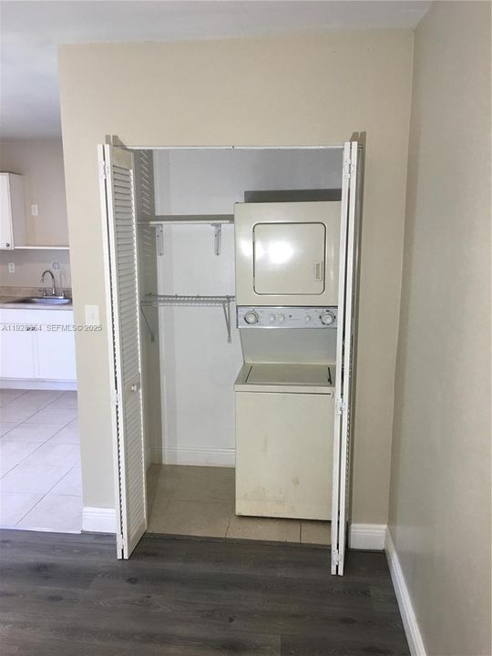 For Rent: $1,575 (0 beds, 1 baths, 420 Square Feet)