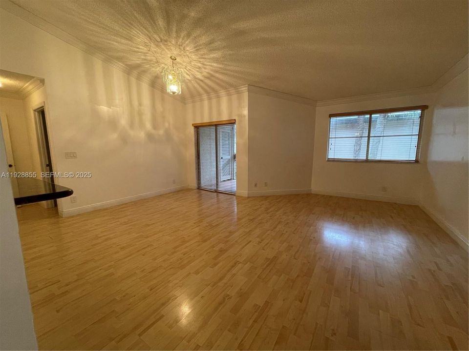 For Rent: $1,775 (1 beds, 1 baths, 700 Square Feet)