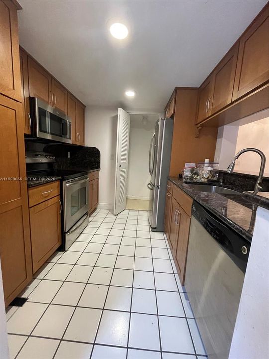For Rent: $1,775 (1 beds, 1 baths, 700 Square Feet)