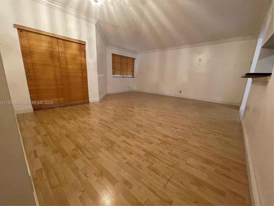 For Rent: $1,775 (1 beds, 1 baths, 700 Square Feet)