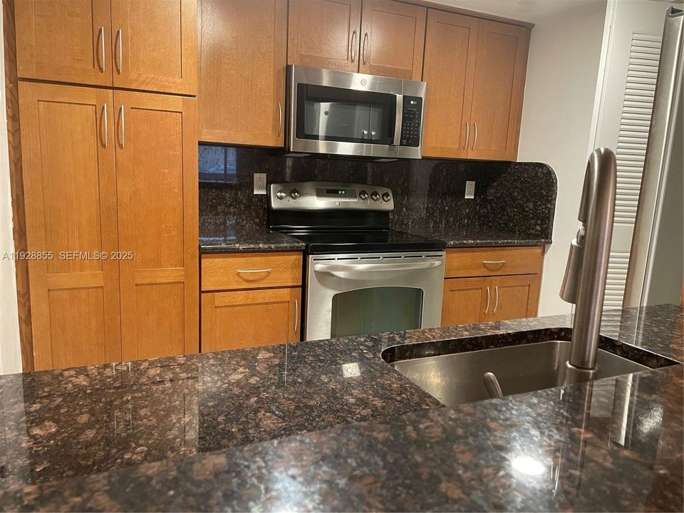 For Rent: $1,775 (1 beds, 1 baths, 700 Square Feet)