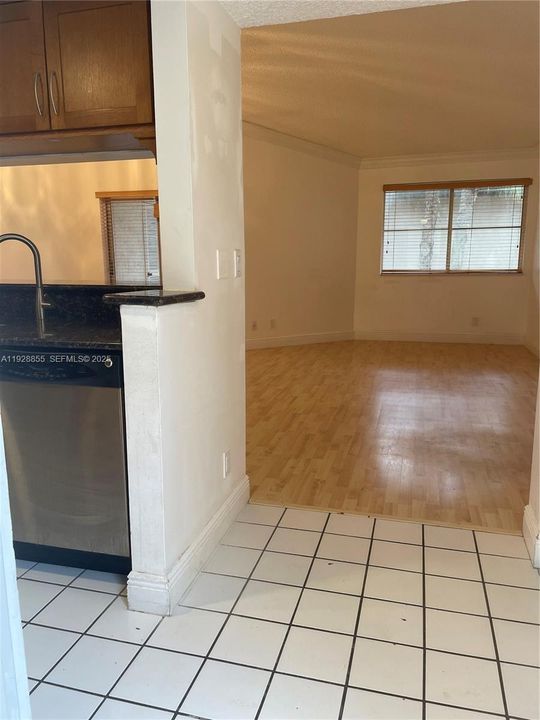 For Rent: $1,775 (1 beds, 1 baths, 700 Square Feet)