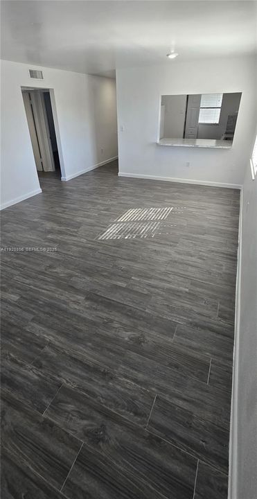 出租: $1,900 (2 贝兹, 1 浴室, 750 平方英尺)