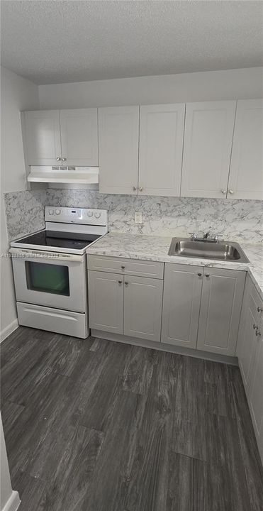 出租: $1,900 (2 贝兹, 1 浴室, 750 平方英尺)