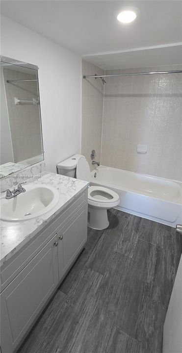 出租: $1,900 (2 贝兹, 1 浴室, 750 平方英尺)