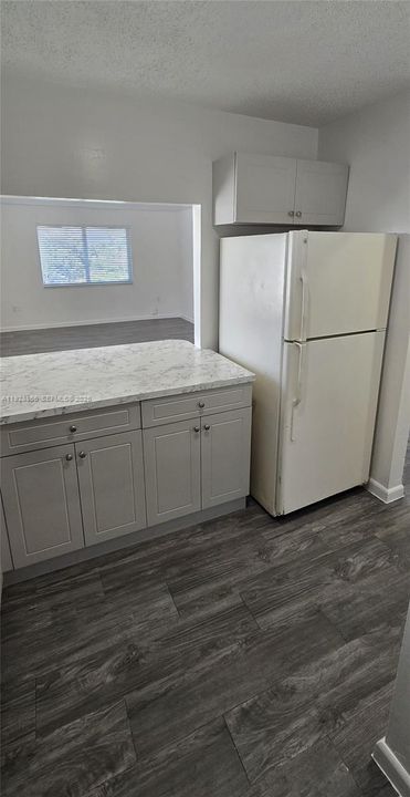 出租: $1,900 (2 贝兹, 1 浴室, 750 平方英尺)