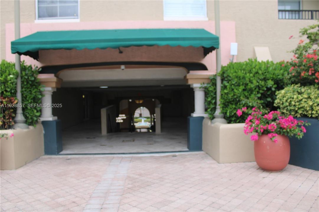 For Rent: $3,000 (2 beds, 2 baths, 1148 Square Feet)